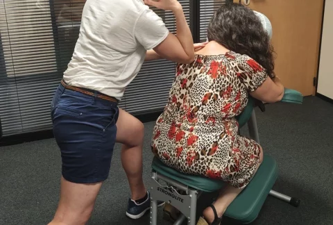 Massage assis à la CPAM de Haute-Savoie